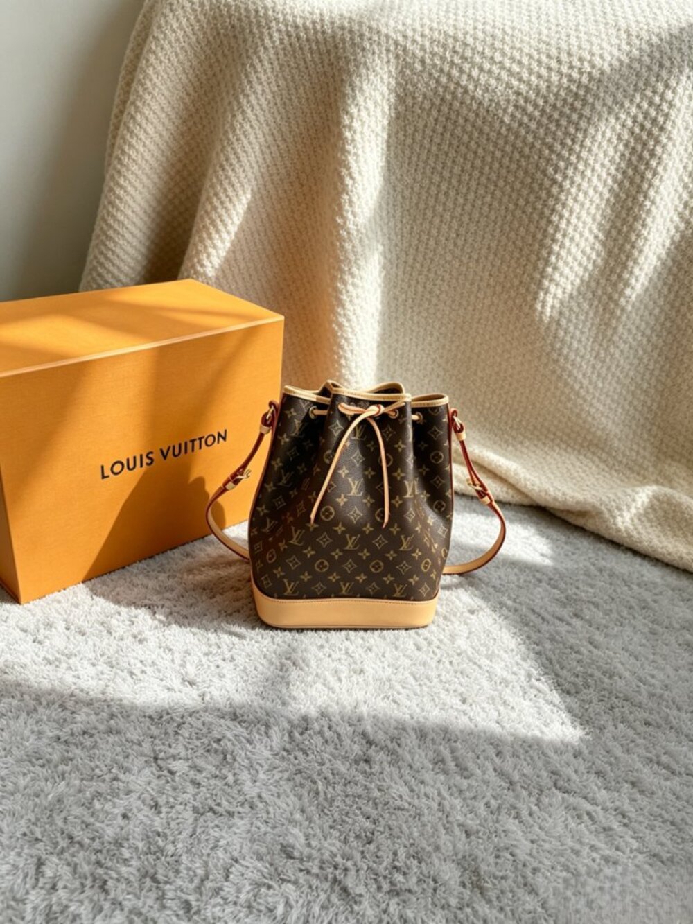 LOUIS VUITTON NéoNoé Monogram Canvas Bucket Bag - Picture 3 of 6